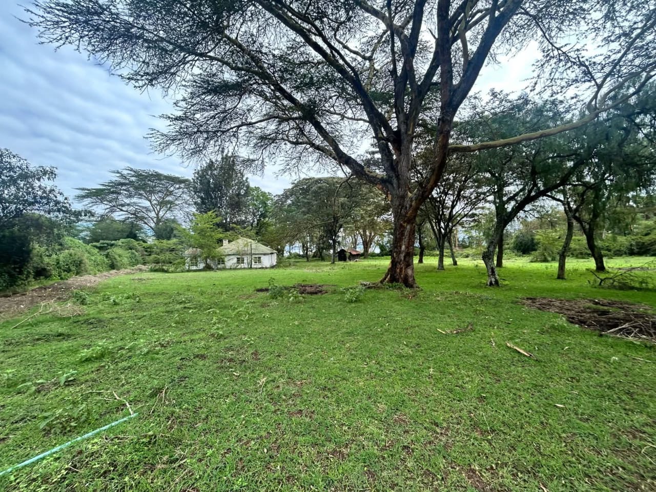 PRIME 25ACRES LAKE FRONTAGE PROPERTY