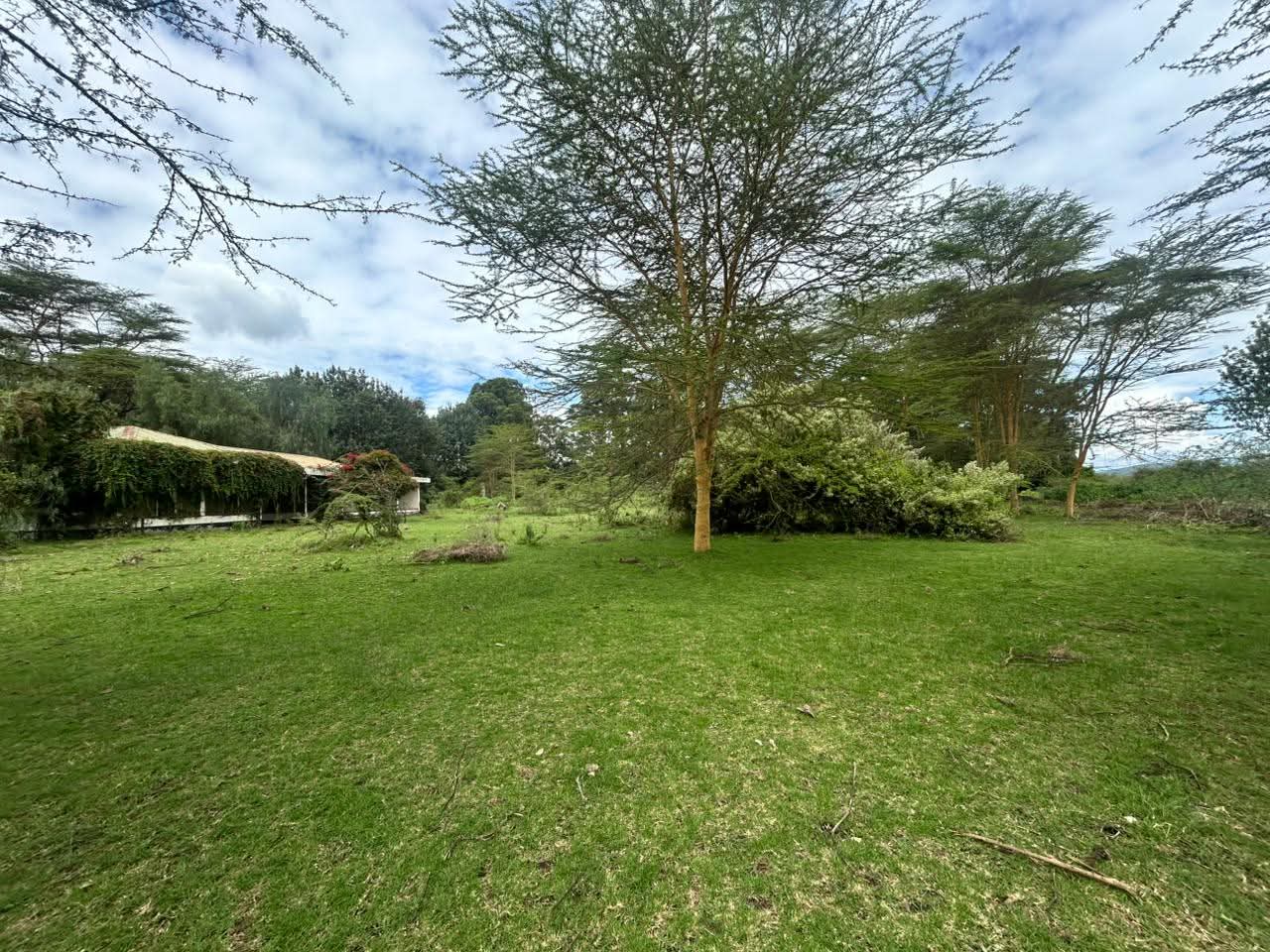 PRIME 25ACRES LAKE FRONTAGE PROPERTY