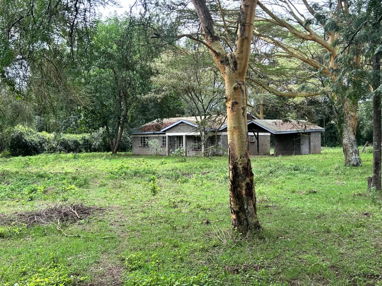 PRIME 25ACRES LAKE FRONTAGE PROPERTY