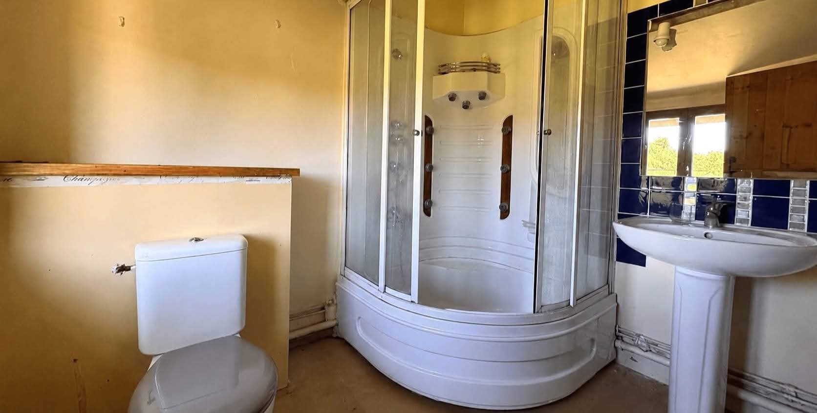 EXCLUSIVE 200-ACRE COUNTRY HOME