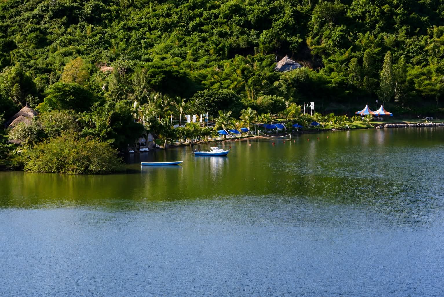 EXCLUSIVE ISLAND RESORT