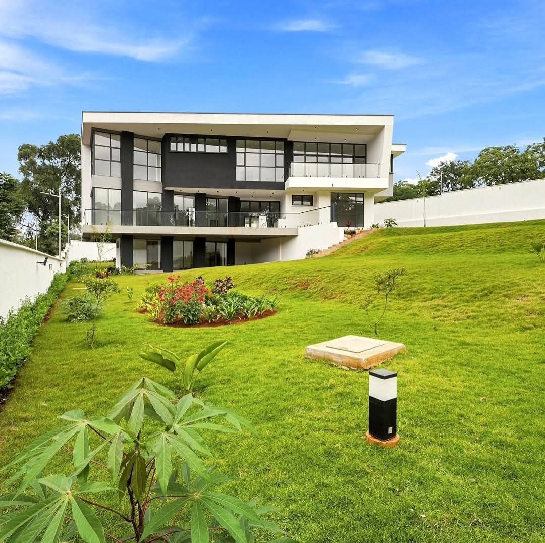 ULTRA MODERN 5 BEDROOM VILLA.