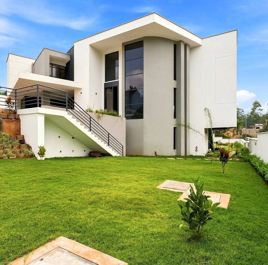 ULTRA MODERN 5 BEDROOM VILLA.
