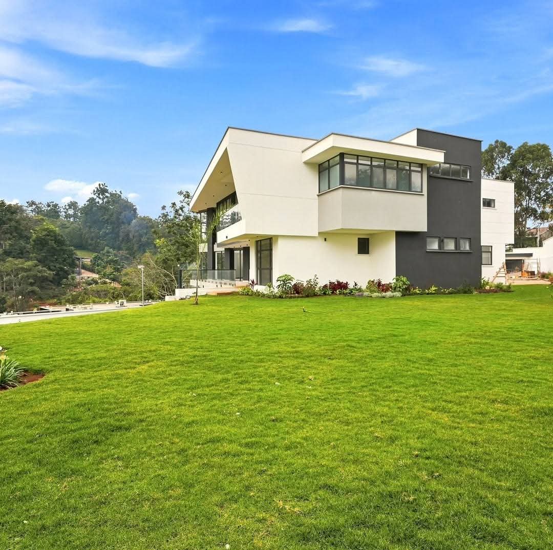 ULTRA MODERN 5 BEDROOM VILLA.