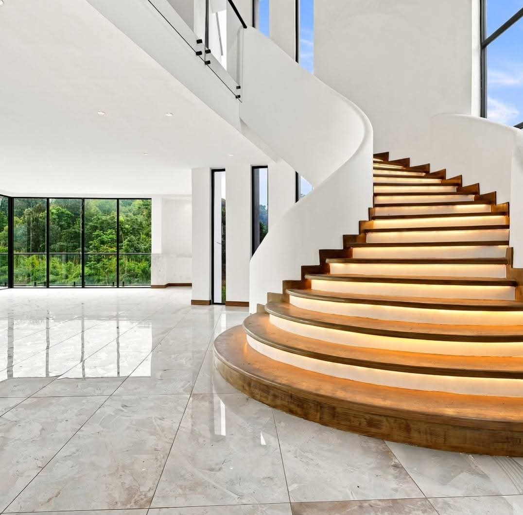 ULTRA MODERN 5 BEDROOM VILLA.