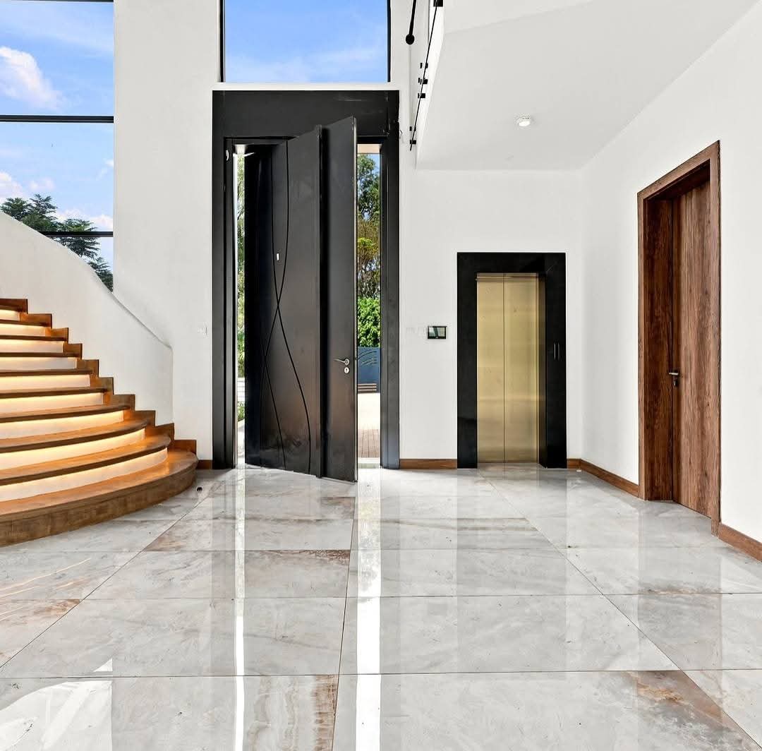 ULTRA MODERN 5 BEDROOM VILLA.