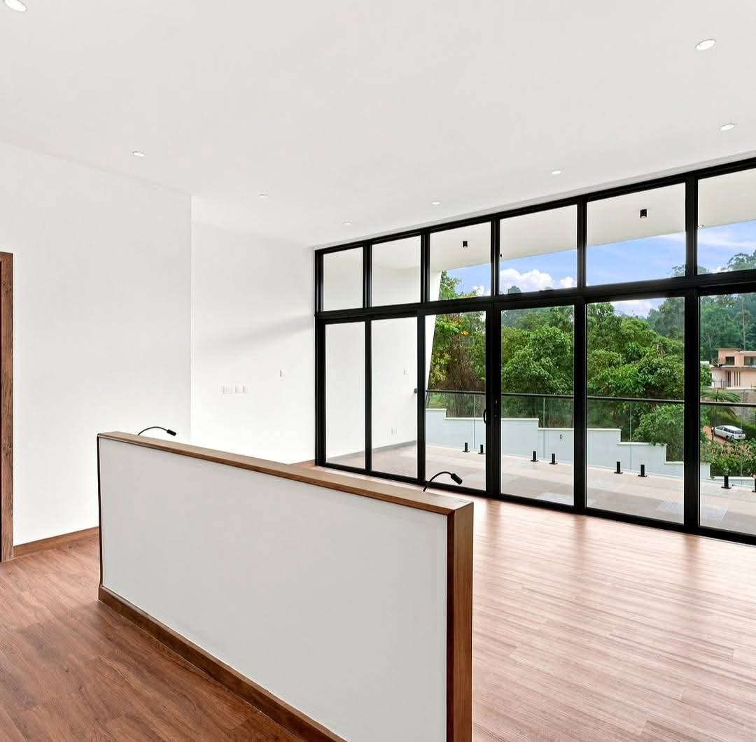 ULTRA MODERN 5 BEDROOM VILLA.