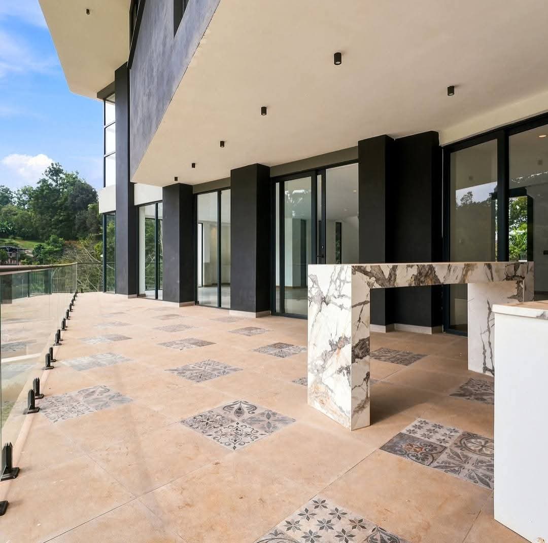 ULTRA MODERN 5 BEDROOM VILLA.