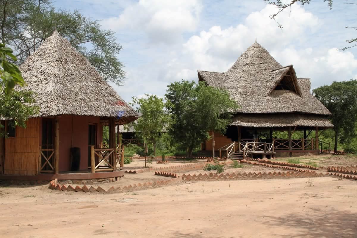EXCLUSIVE SAFARI LODGE & TENTED CAMP – NEAR MIKUMI NATIONAL PARK