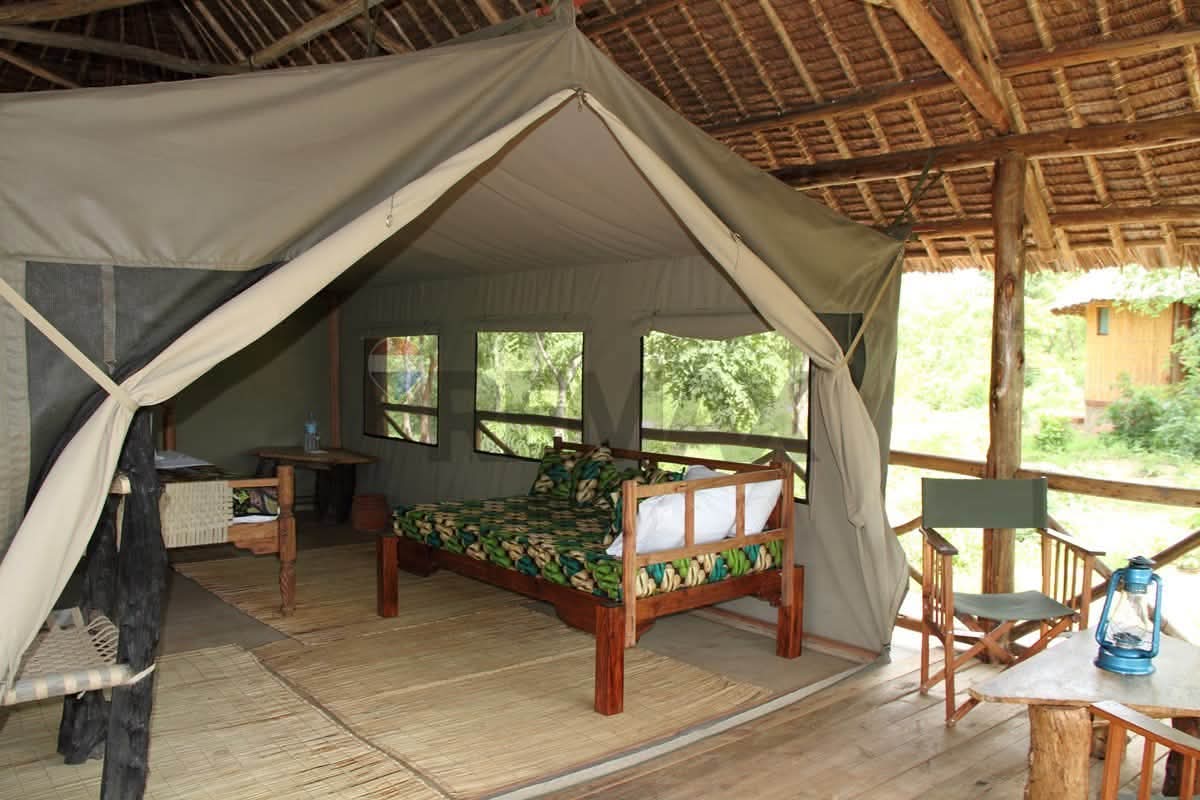 EXCLUSIVE SAFARI LODGE & TENTED CAMP – NEAR MIKUMI NATIONAL PARK