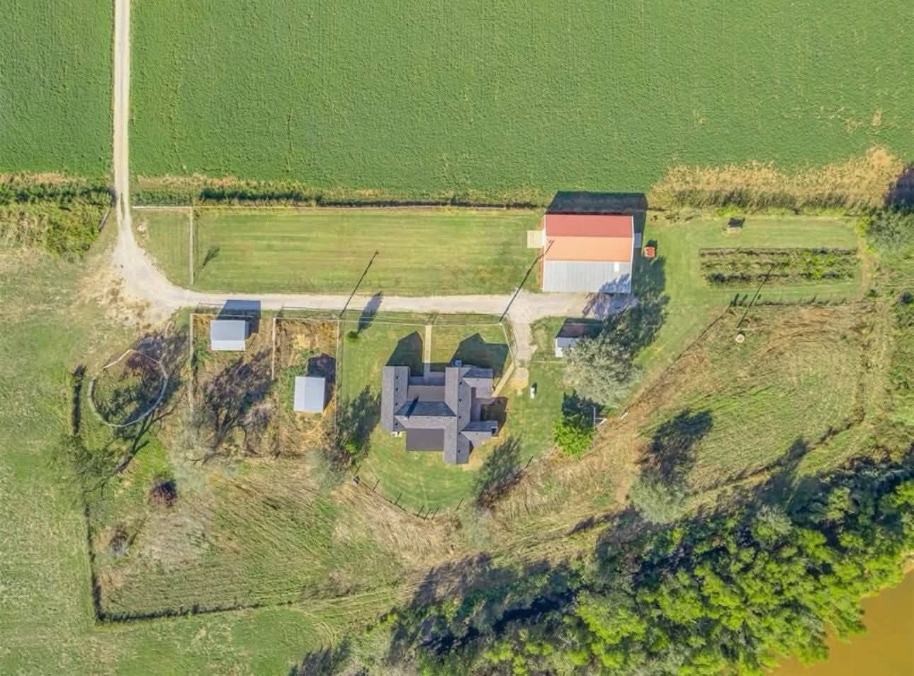 DREAM COUNTRYSIDE RANCH WITH HORSES