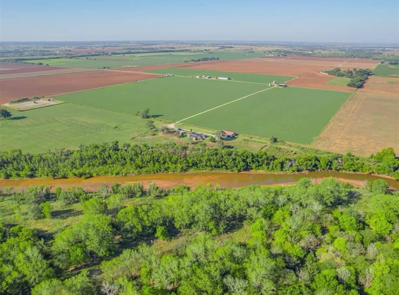 DREAM COUNTRYSIDE RANCH WITH HORSES