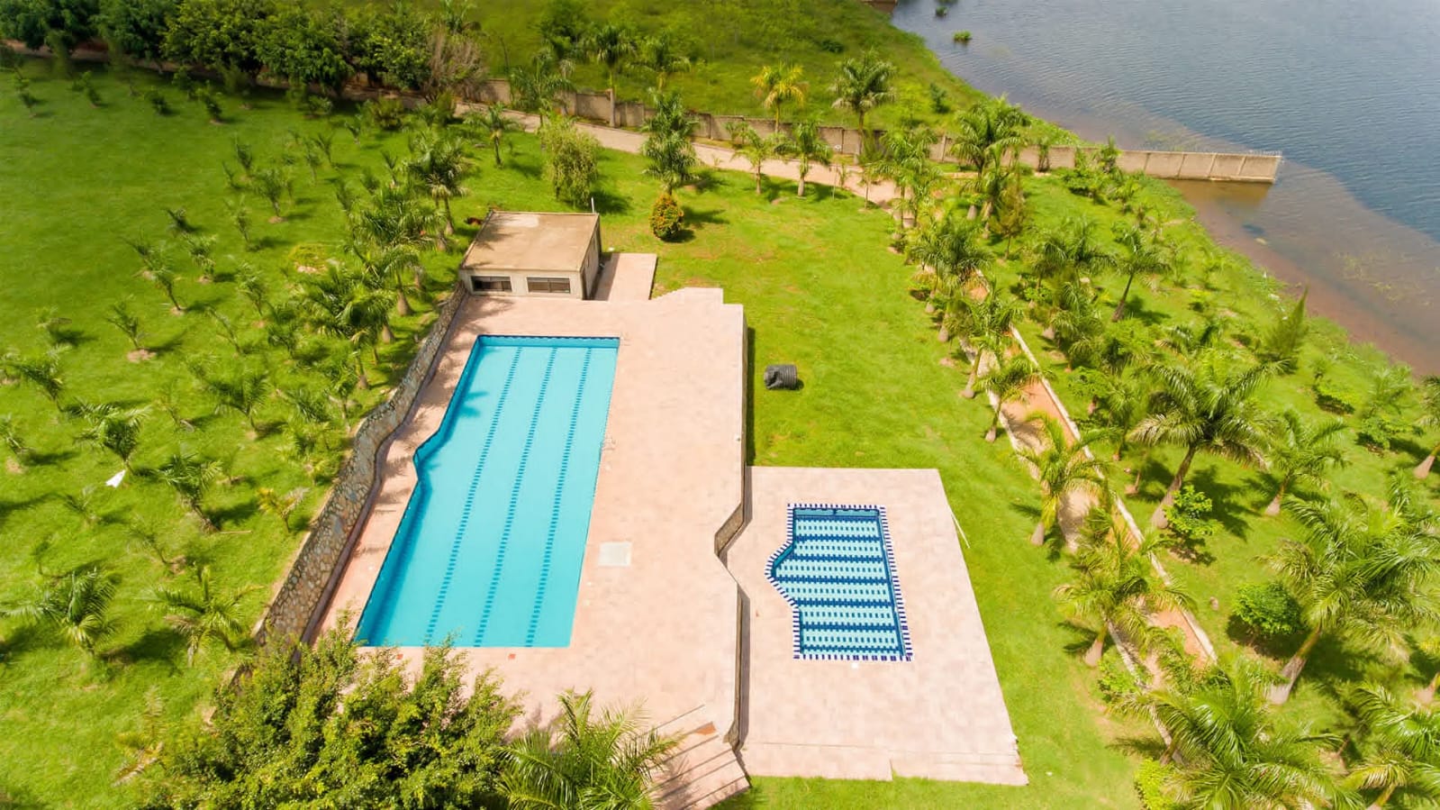 Lakefront Resort on 14 Acres