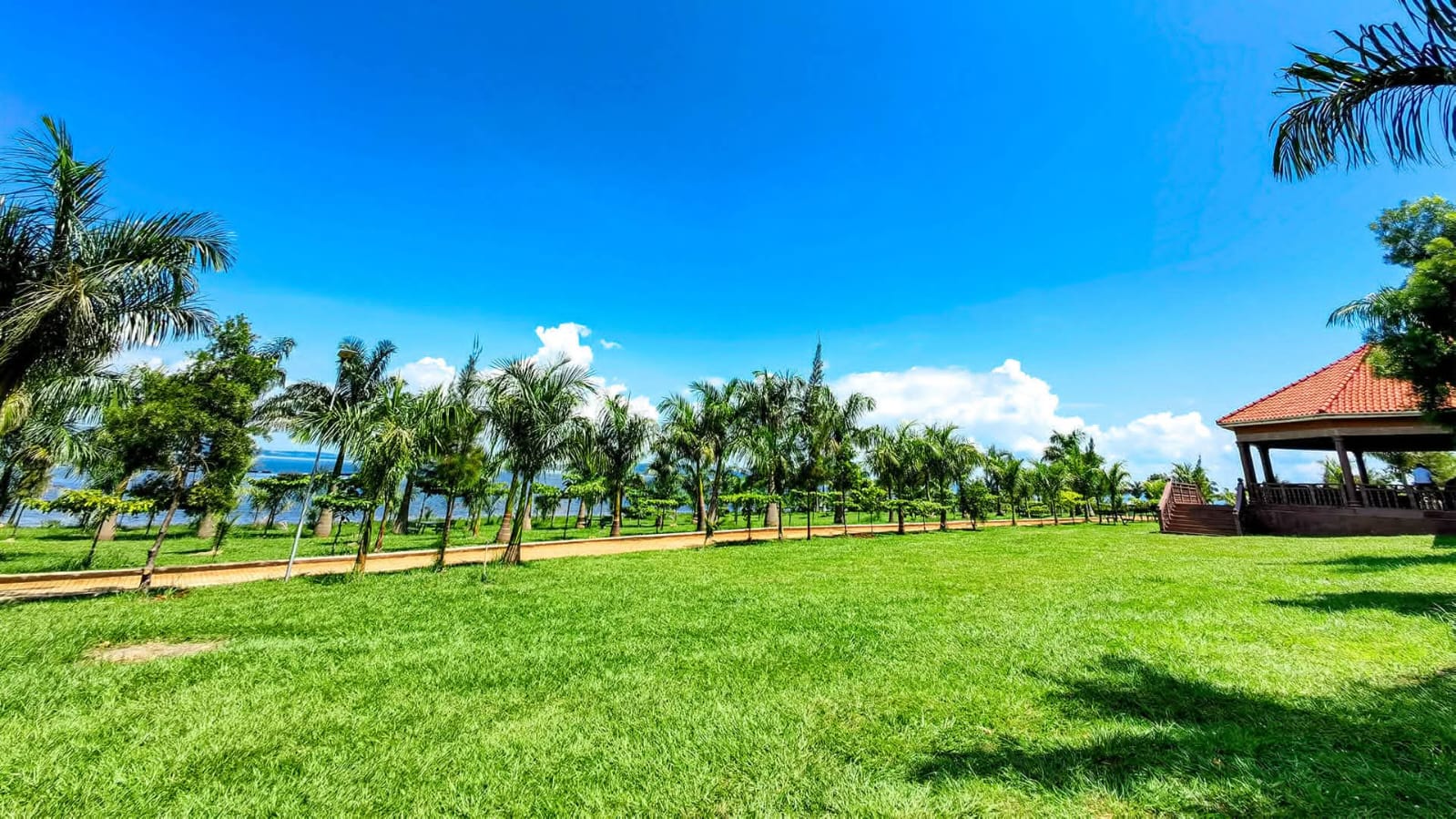 Lakefront Resort on 14 Acres