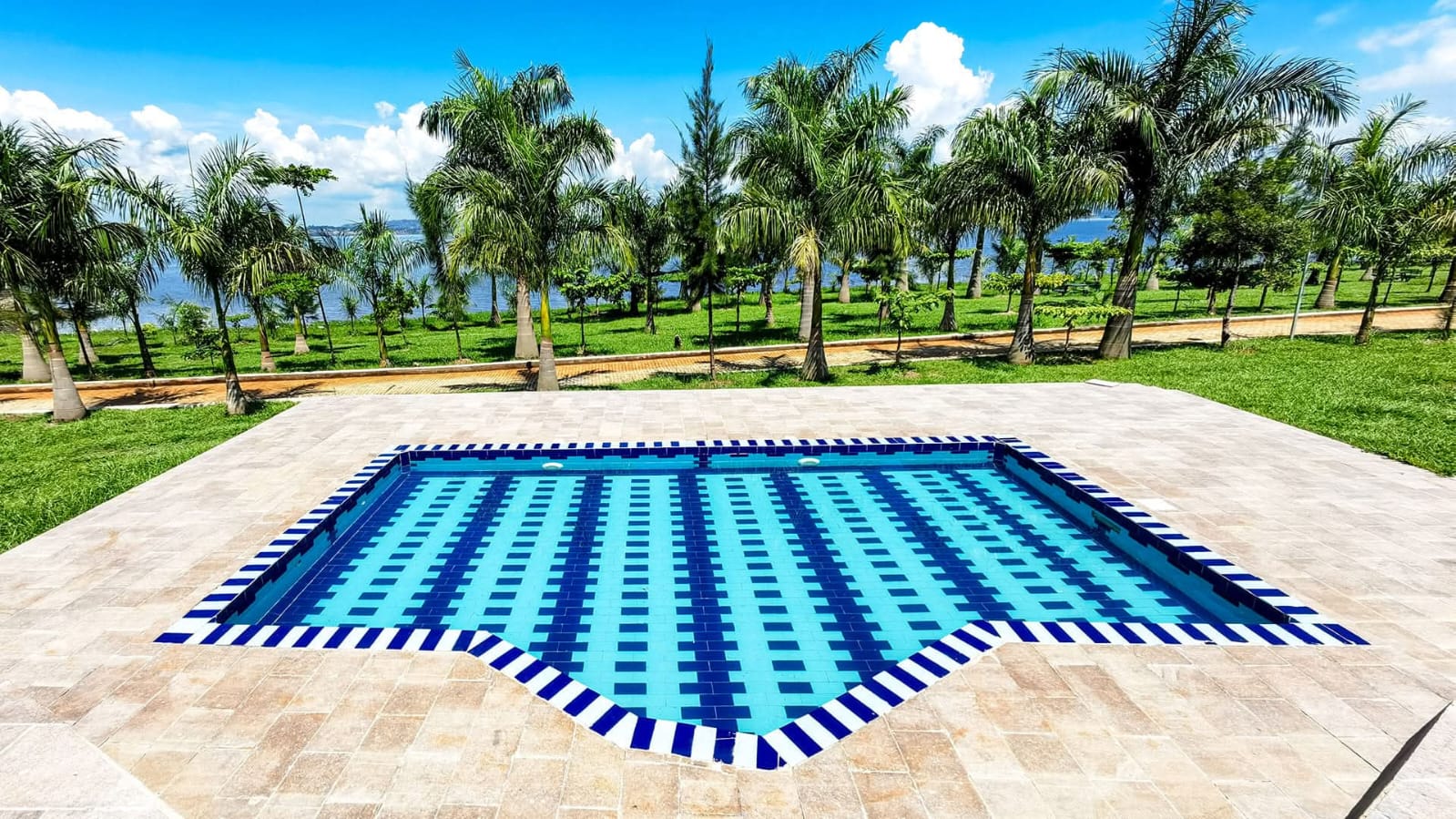 Lakefront Resort on 14 Acres