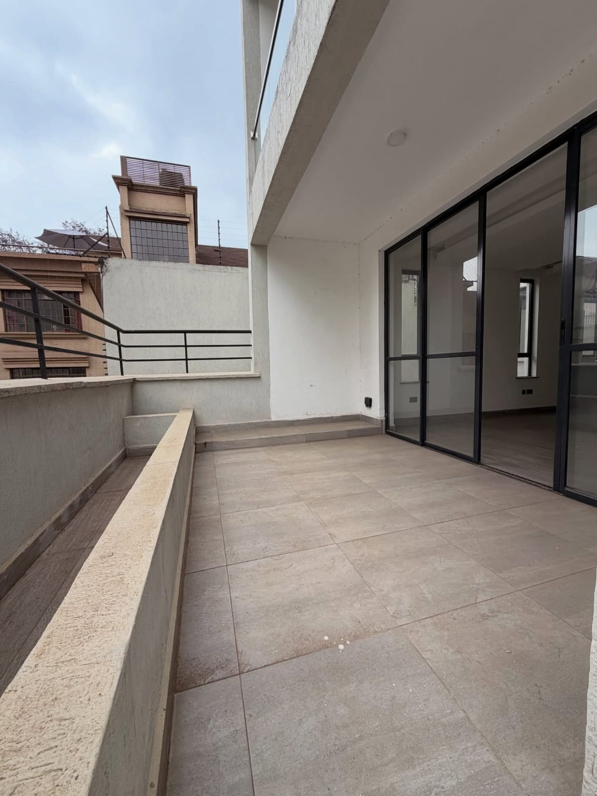 5-BEDROOM TOWN HOUSE LAVINGTON