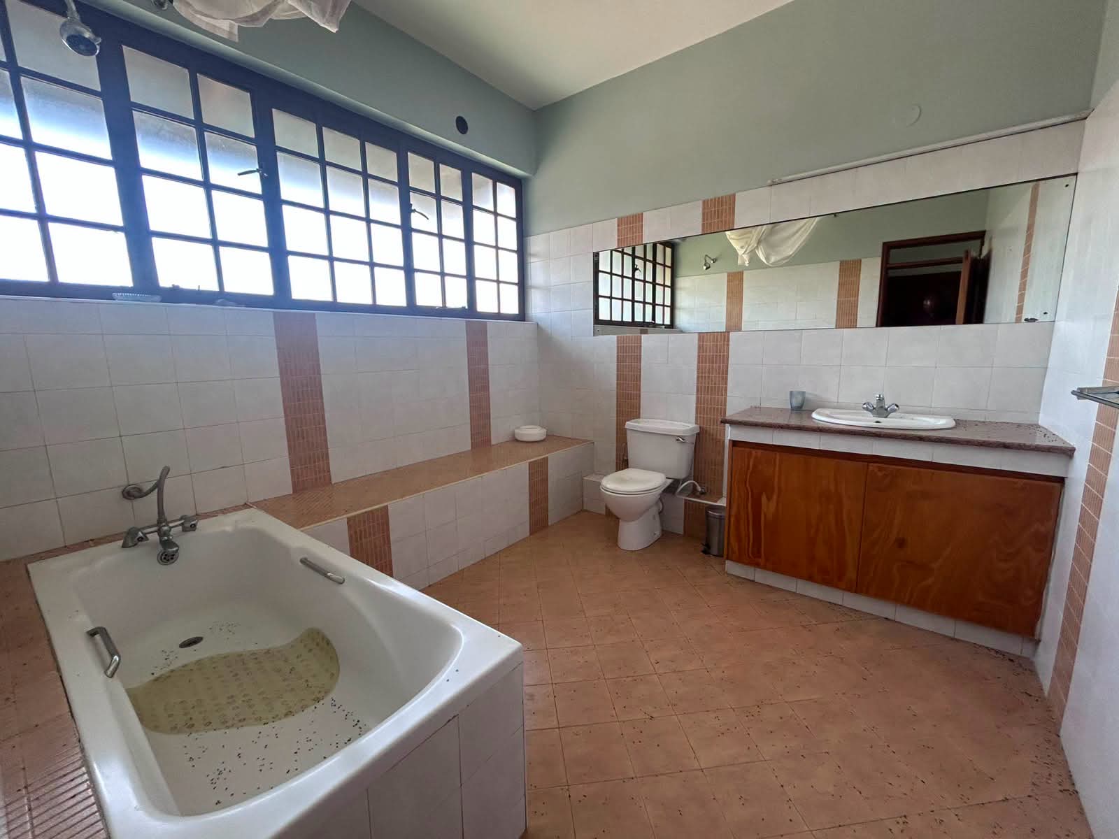 4-Bedroom Home + DSQ on 1 Acre |