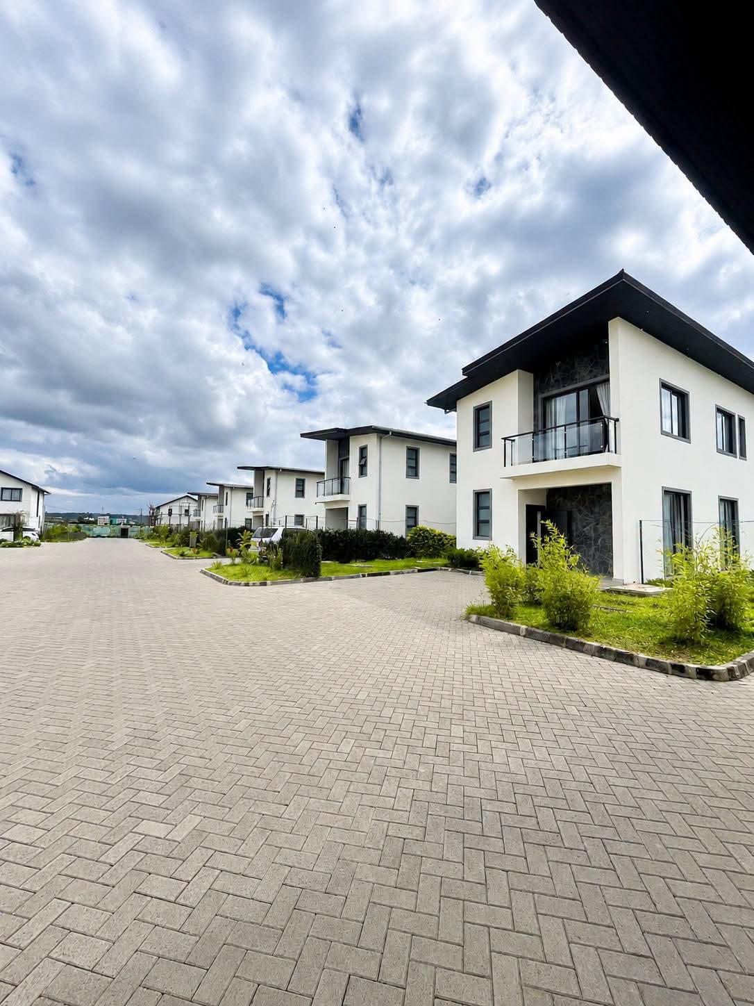 Prestigious 4-bedroom all-ensuite Villas
