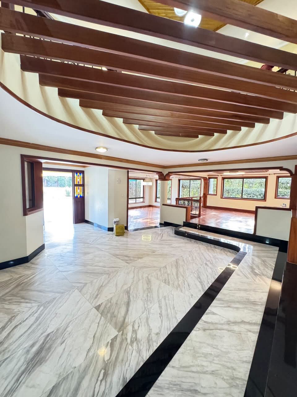 SOPHISTICATED 5-BEDROOM HOME WITH GARDEN, LIBRARY & JACUZZI – MUTHAIGA NORTH