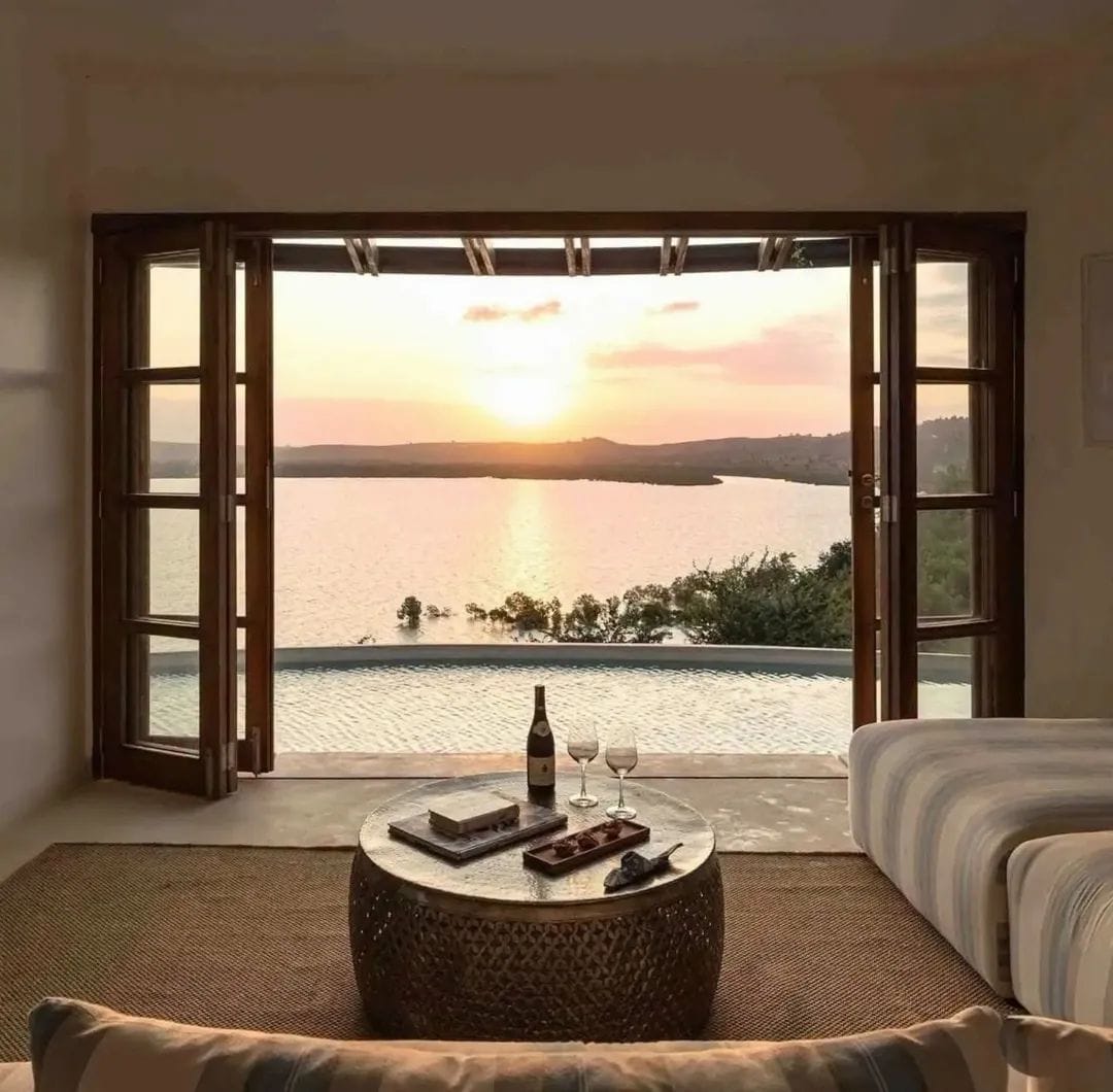 WATERFRONT LUXURY VILLA