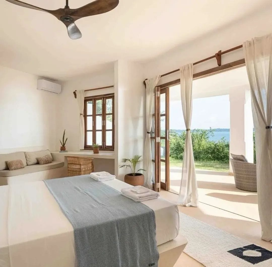 WATERFRONT LUXURY VILLA