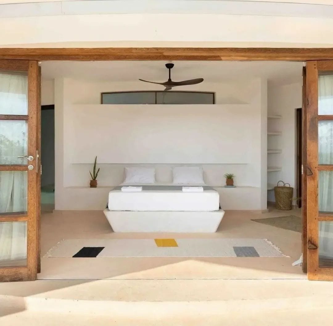WATERFRONT LUXURY VILLA