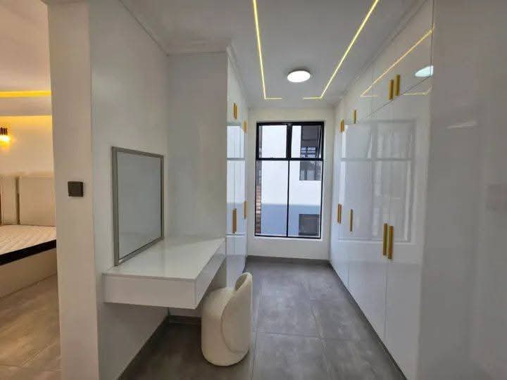5-BEDROOM ALL-ENSUITE FLAT-ROOF MAISONETTE