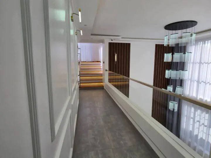 5-BEDROOM ALL-ENSUITE FLAT-ROOF MAISONETTE