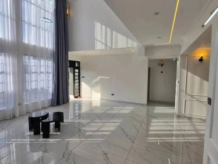 5-BEDROOM ALL-ENSUITE FLAT-ROOF MAISONETTE