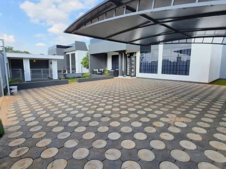5-BEDROOM ALL-ENSUITE FLAT-ROOF MAISONETTE