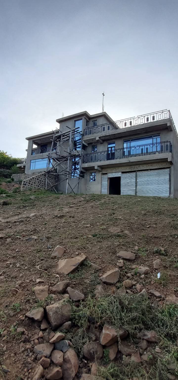 LUXURIOUS 6-BEDROOM VILLA IN NYAHERA