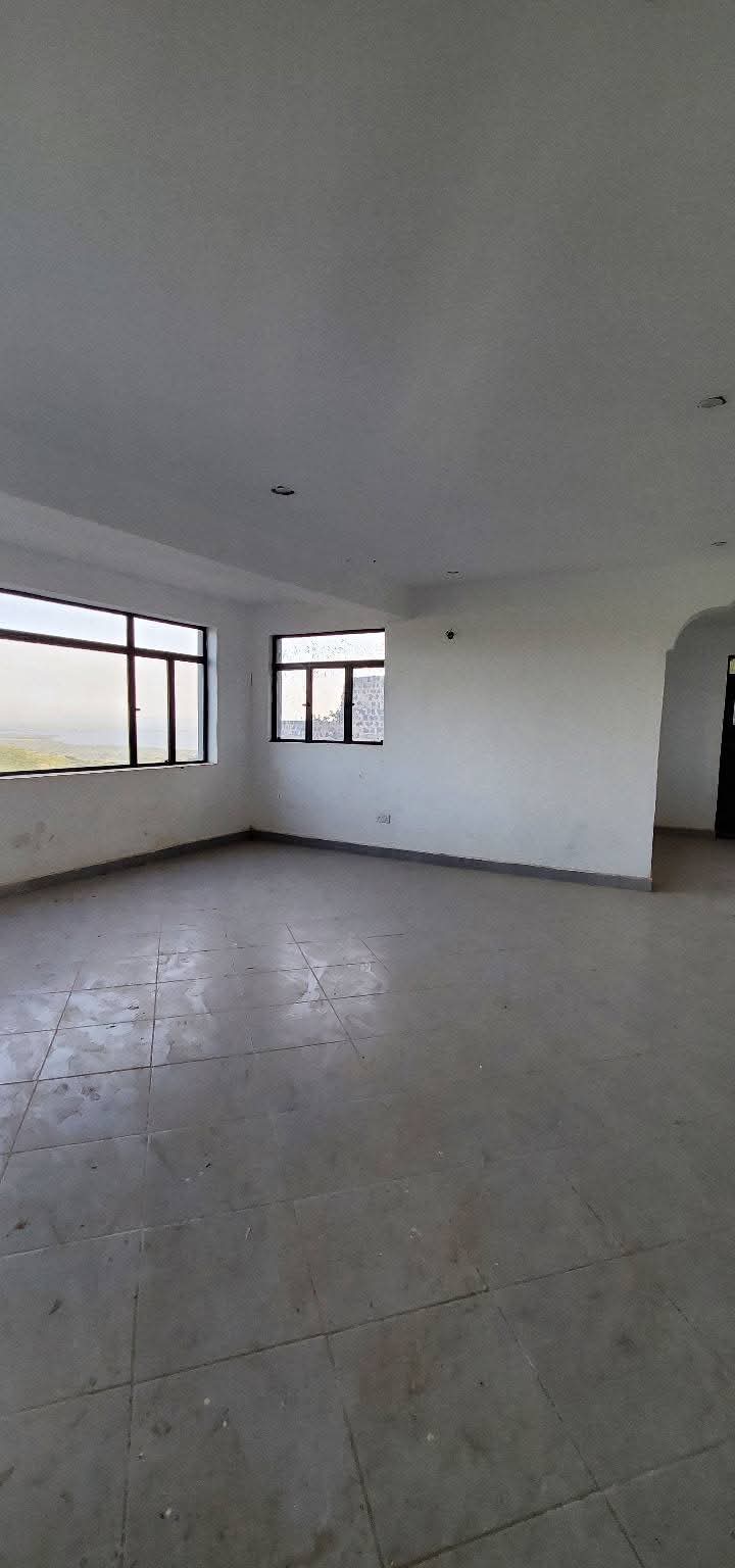 LUXURIOUS 6-BEDROOM VILLA IN NYAHERA