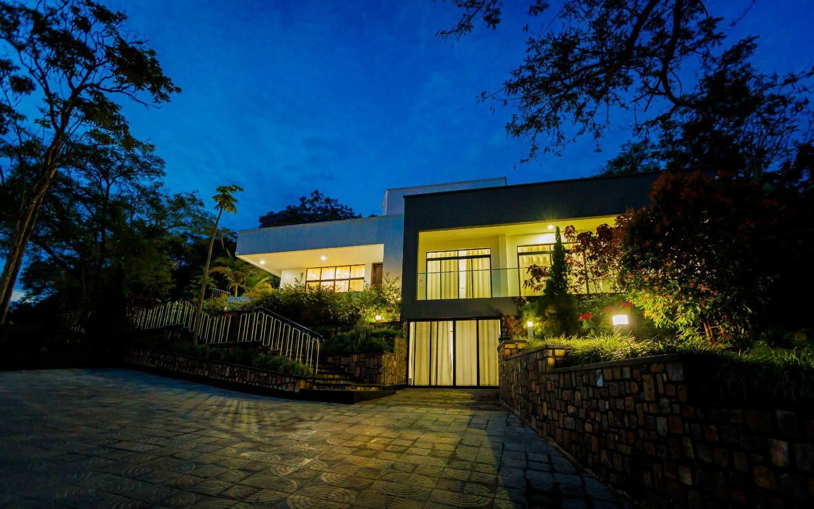 SOPHISTICATED MODERN VILLA WITH GARDEN, POOL & GYM SPACE – KACYIRU