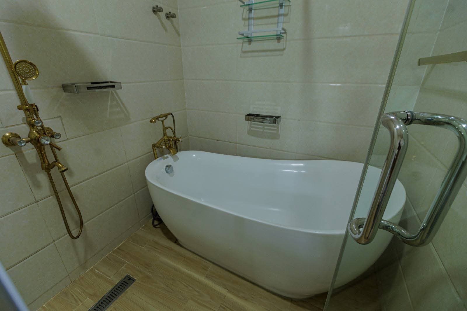 SOPHISTICATED MODERN VILLA WITH GARDEN, POOL & GYM SPACE – KACYIRU