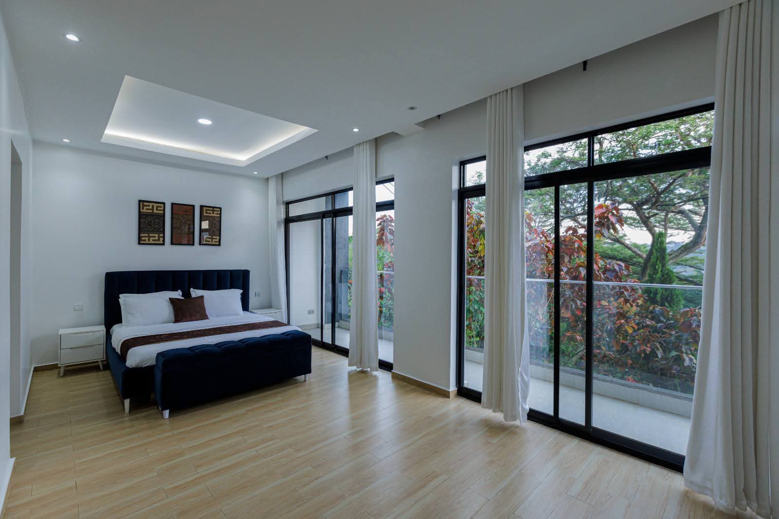 SOPHISTICATED MODERN VILLA WITH GARDEN, POOL & GYM SPACE – KACYIRU