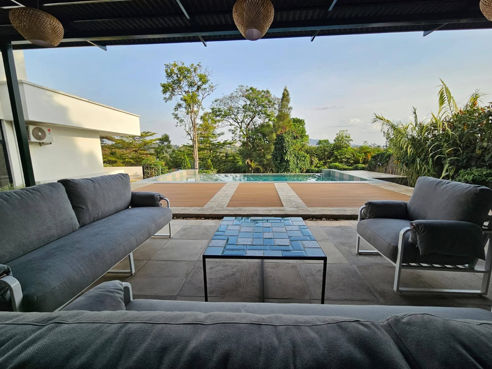SOPHISTICATED MODERN VILLA WITH GARDEN, POOL & GYM SPACE – KACYIRU