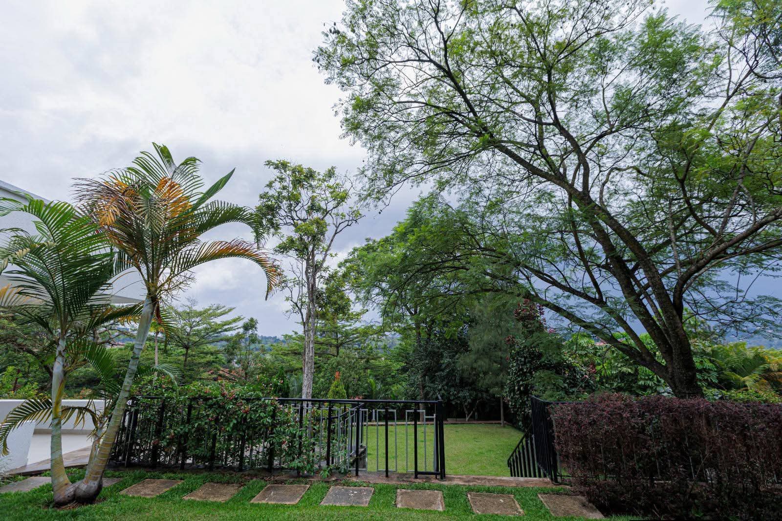 SOPHISTICATED MODERN VILLA WITH GARDEN, POOL & GYM SPACE – KACYIRU